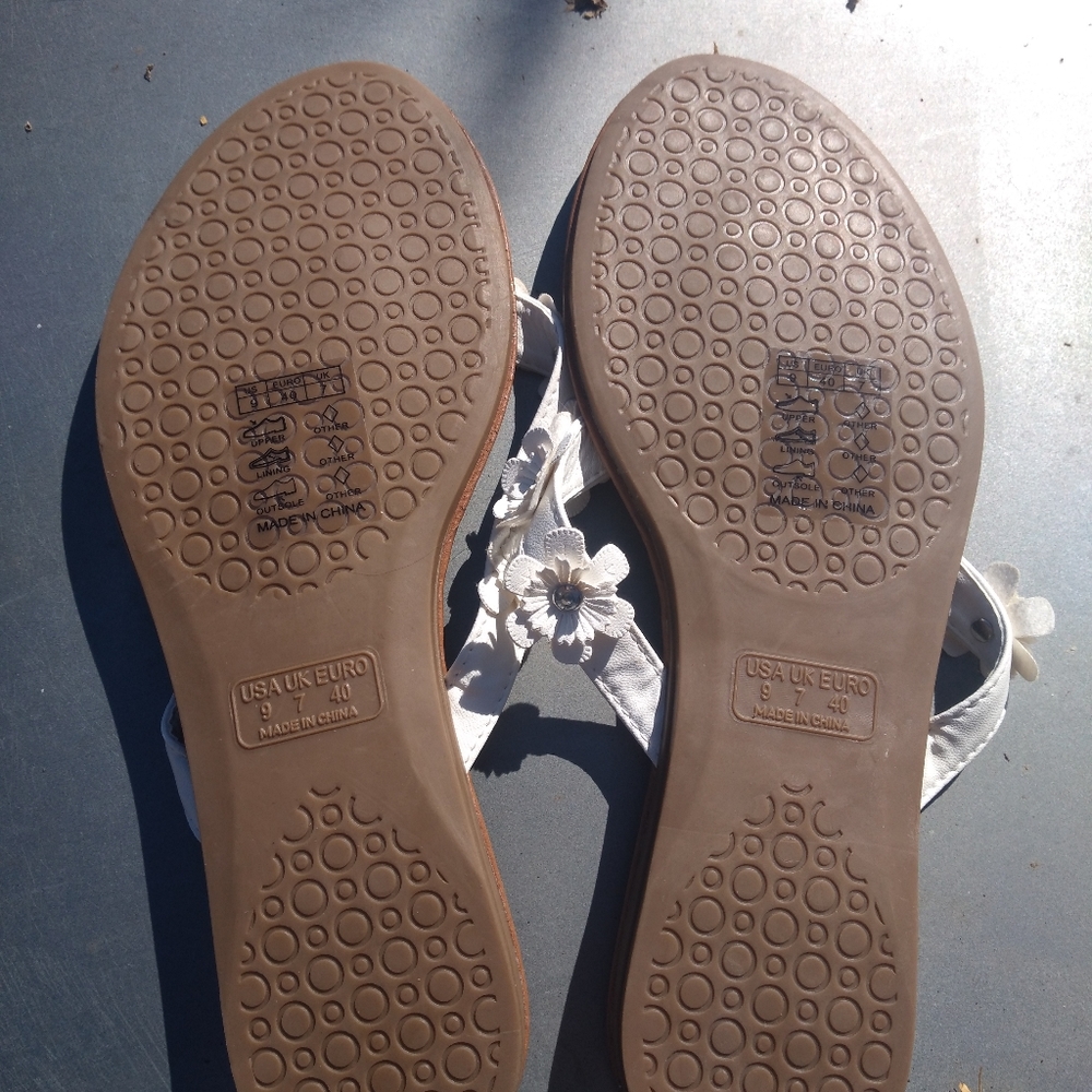 Sandles - Picture 2 of 2